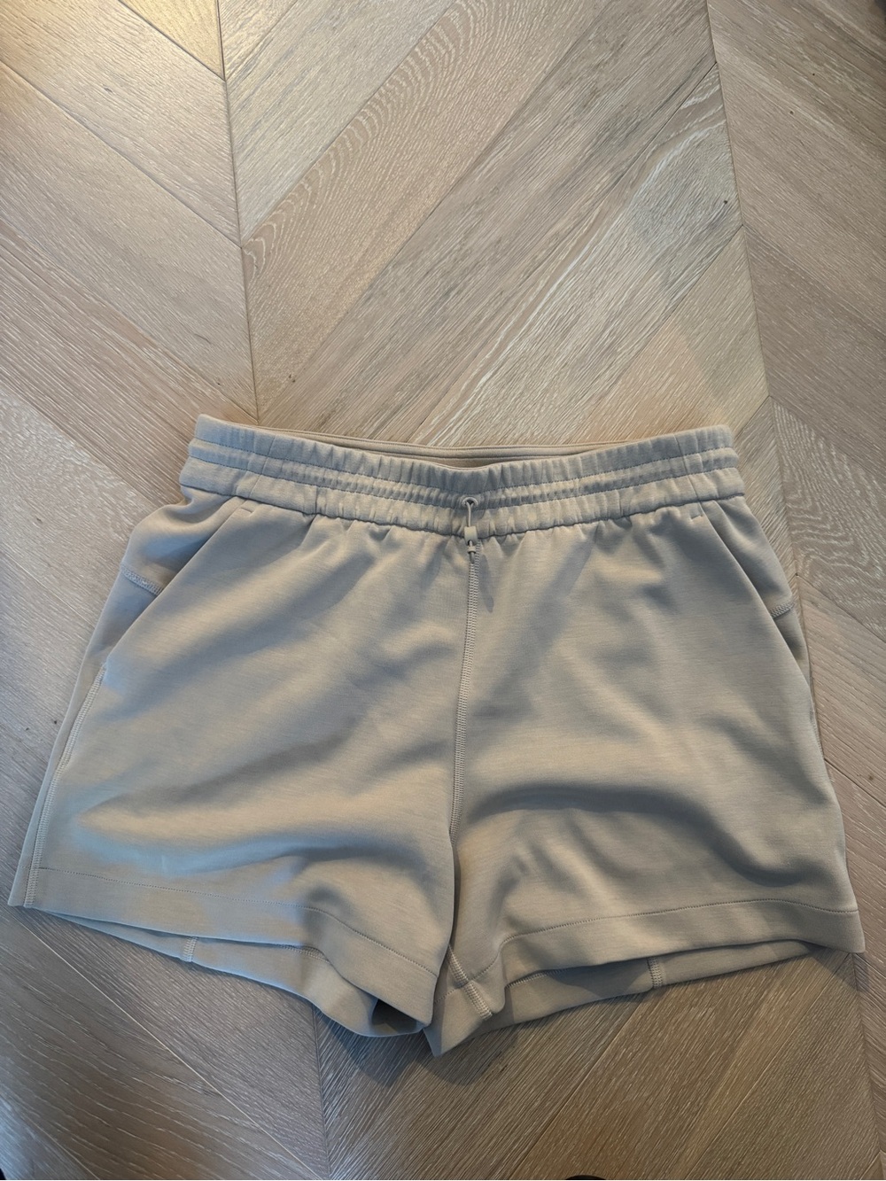 Lululemon softstreme high rise shorts 4” size 8